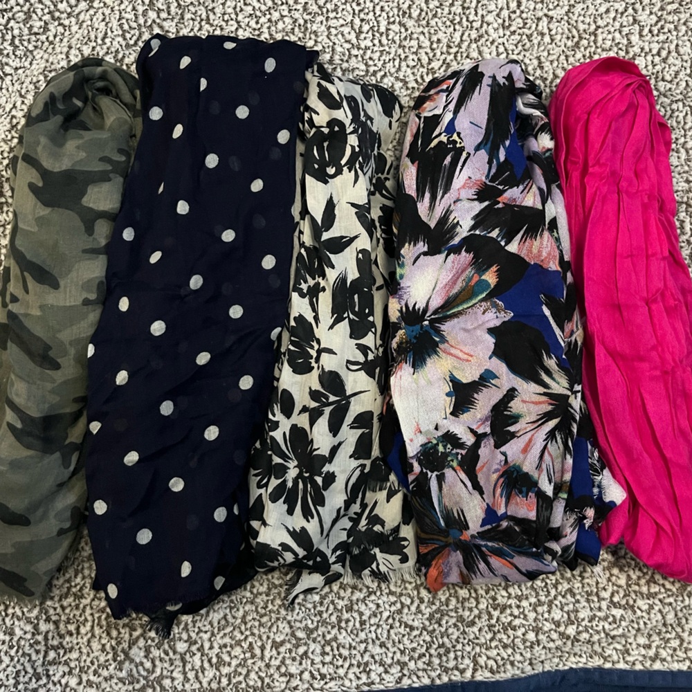 Scarf lot